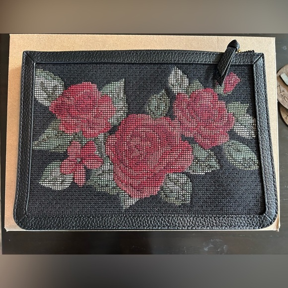 Kate spade Seeley Lane pouch - Picture 2 of 4